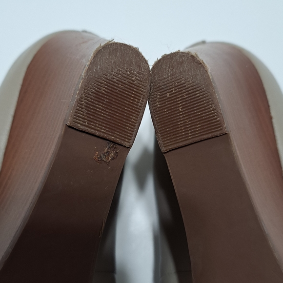Tory Burch Caroline wedge heel, size 9.5M  Tan - Picture 5 of 16